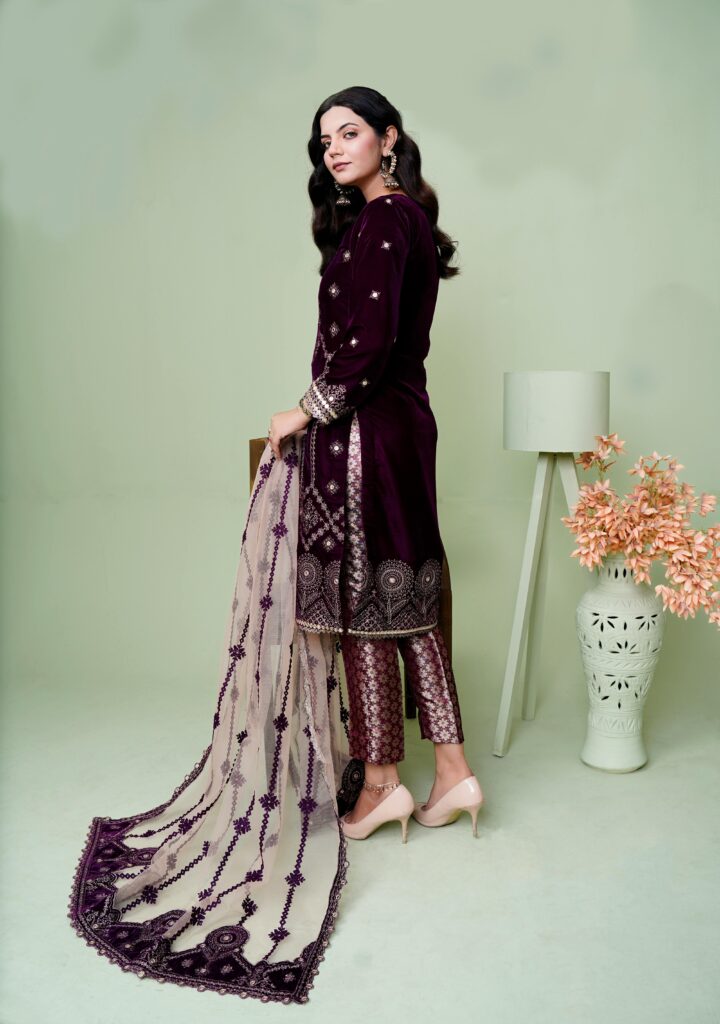 women in brown dupatta