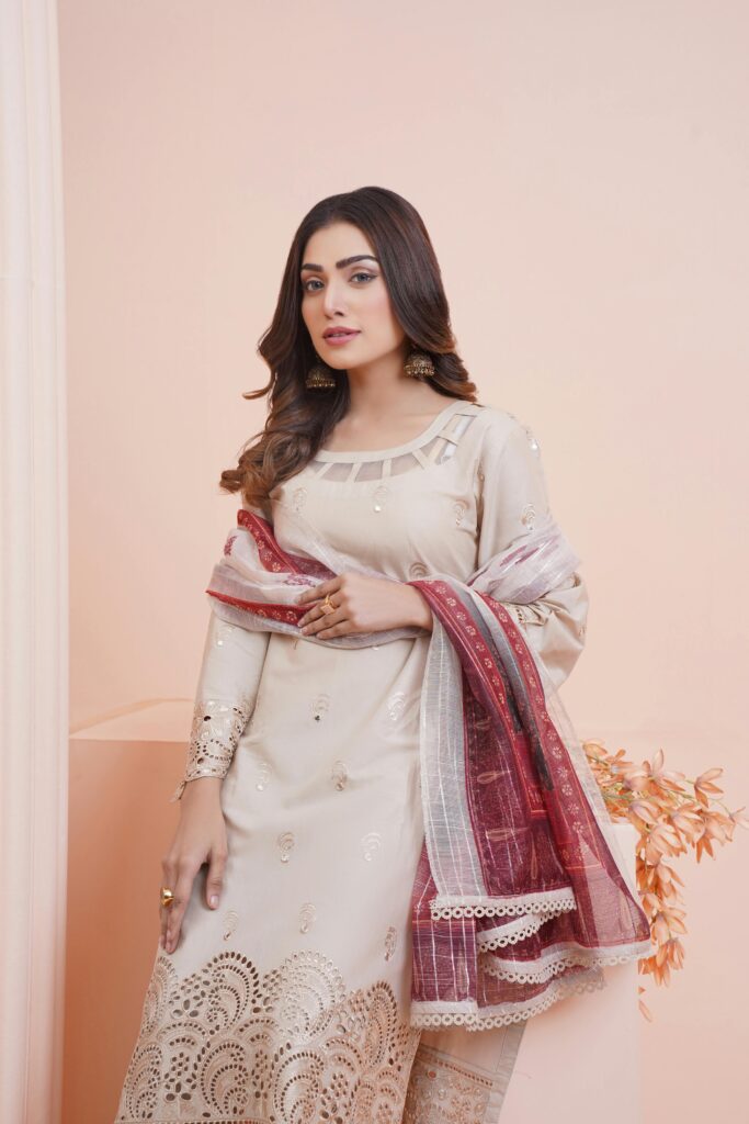 women in white dupatta